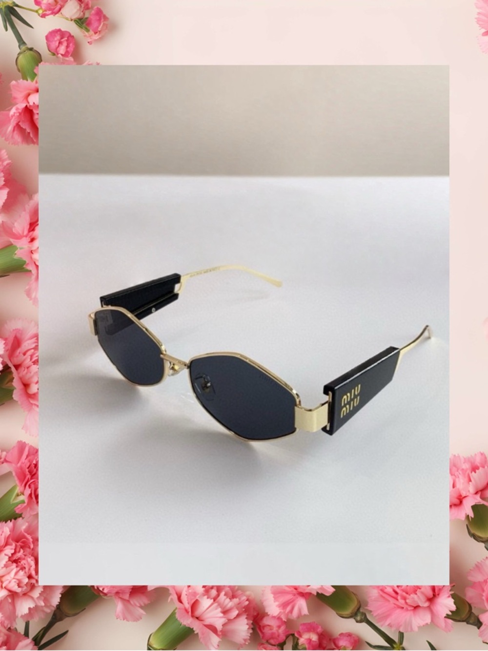 Miu Miu Black & Gold Rimmed Sunglasses incluide case n pink box AUTHENTIC